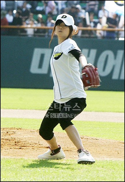 ↑ 홍수아