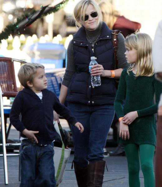 ↑ 리즈 위더스푼 가족