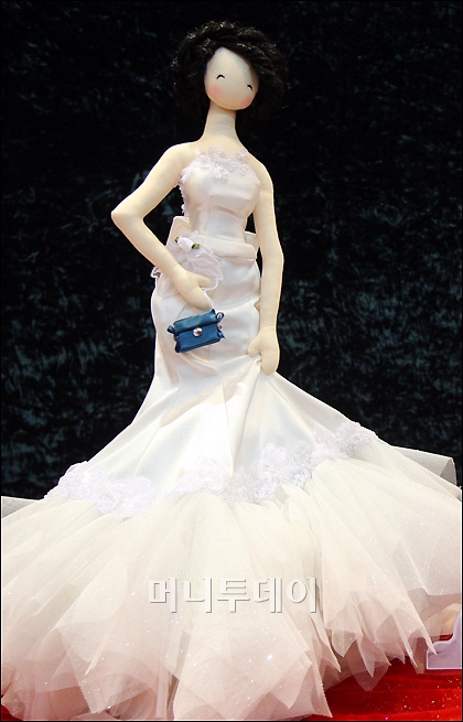 ↑2008 청룡영화제 한예슬의 모습을 재현한 인형