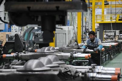 S&T중공업 차축공장 내부 모습. 메르세데스 벤츠에 납품할 차축을 생산하고 있다.