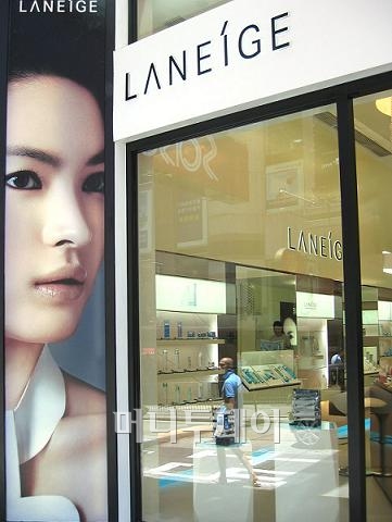 ▲홍콩 센트럴 지역 중심가(러셀 스트리트)에 위치한 아모레퍼시픽의 '라네즈' 매장.
