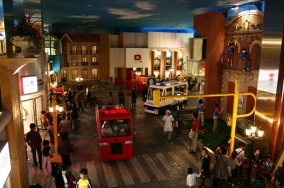 ▲ 2006년에 개장한 '키자니아 도쿄'는 주말과 휴일에는 일년치 예약이 차 있을 정도로 인기다.