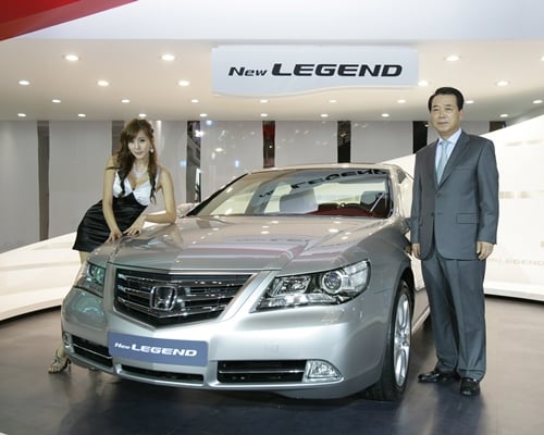 ↑혼다 뉴레전드를 타는 정우영 사장