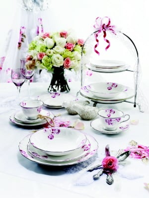 ▲앙드레 김이 디자인한 한국도자기 '웨딩마치' 세트