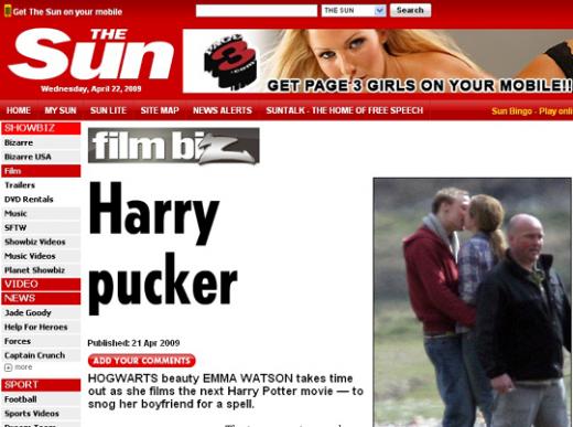 ↑영화촬영중 남자친구 제이 배리모어와 키스하고 있는 에마 왓슨을 보도한 더 선.