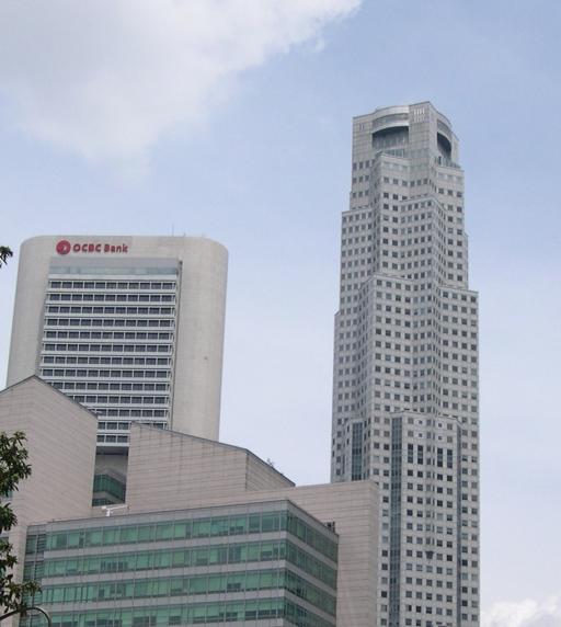 ↑ 싱가포르 도심 전경. 오른쪽이 싱가포르 4대은행인 UOB가 입주한 UOB플라자다.