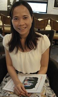 ↑베트남어 쓰기 교재를 만든 
다문화가정 어머니, 퀸화 씨. 
ⓒ이경숙 기자