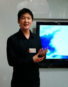 ↑사회혁신기업가 월례모임에서
대안기술을 설명하고 있는 김 대표.
ⓒSopoong