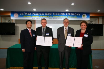 ▲ 왼쪽부터 박승철 교무처장, 클렘코스키 SKK GSB원장, 페트릭 오매라 인디애나대 국제협력프로그램 부총장, 로렌 로랠 인디애나대 마우어 로스쿨원장