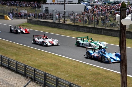 ↑13일 시작된 2009 르망24시 레이스에 출전한 슈퍼카들(출처:ACO)