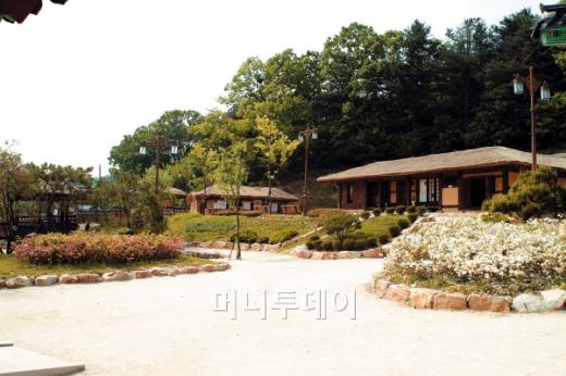 ↑춘천8경 중 하나인 김유정문학촌