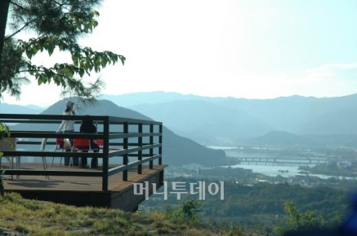 ↑춘천8경 중 하나인 구봉산 전망대