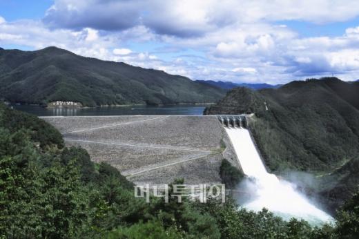 ↑춘천8경 중 하나인 소양강댐