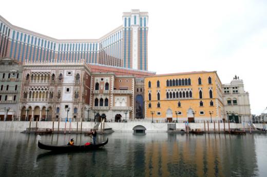 ↑베니스의 주요 건물과 운하 등을 본뜬 베네시안마카오의 외관ⓒ(주)네트에이