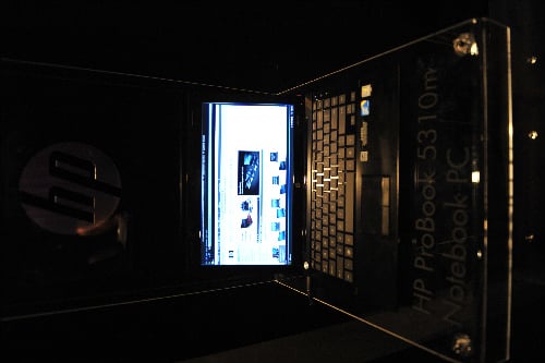 ↑HP의 초박형 노트북 5310m. 이 노트북은 얇은 두께에 인텔 코어 2 듀오 프로세서와 고용량 리튬폴리머 배터리를 장착해 8시간 연속 사용할 수 있다.