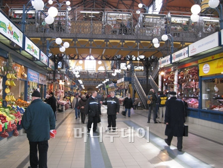 헝가리 부다페스트의 재래시장.