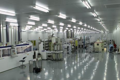 ↑한화석화 태양전지 셀 공장 내부