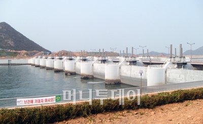 ↑신시배수갑문 ⓒ장시복 기자