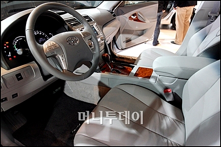 ↑'캠리' 실내공간