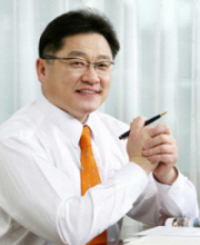 LS산전 임직원들이 지난 3분기 'T-COPQ' 활동을 통한 실적 관련 회의를 하고 있다.