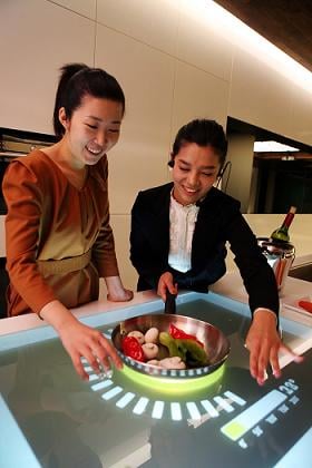 ↑GS건설의 '그린스파트자이' 홍보관내 미래형 전기쿡탑ⓒGS건설