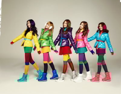 ↑모델 '소녀시대'가 형형색색의 스파오 옷을 입고 특유의 발랄함을 뽐내고 있다.