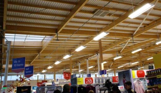 ↑치탐 힐 매장 천장에 설치된 자연 채광을 위한 유리창.