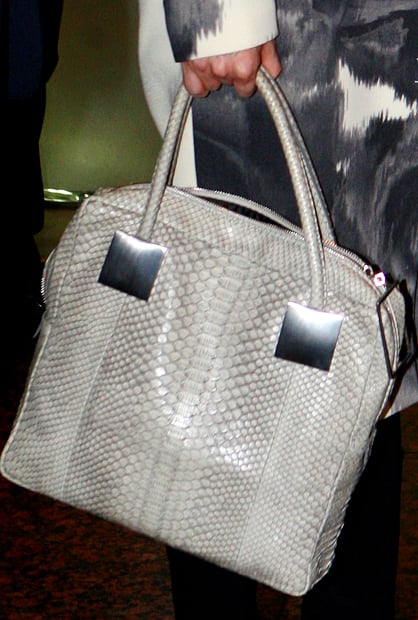 ↑상아백 리버라인 파이톤(뱀피)