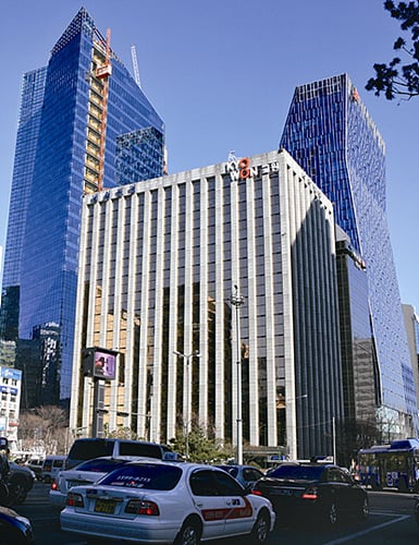 중구 을지로입구역에 위치한 교원내외빌딩