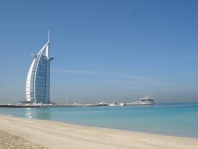 ↑두바이의 상징인 버즈알아랍 호텔