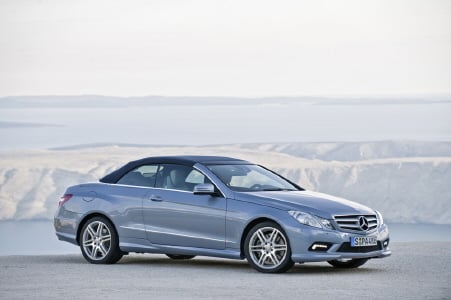 ↑메르세데스-벤츠의 '뉴 E클래스 카브리올레'