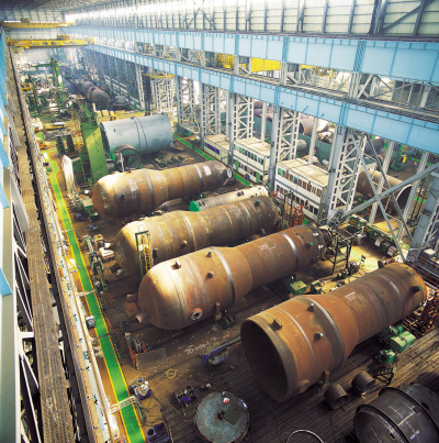 ↑두산중공업 창원 원자로 공장. UAE를 비롯한 중동 원자력 시장은 물론이고 원전 르네상스를 맞이하여 급격히 확대될 것으로 전망되는 세계 원전 시장에서 미국·프랑스·일본·러시아 등과 대등한 경쟁을 벌일 수 있게 됐다.