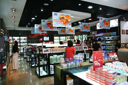 ↑중국 상하이 중심가에 위치한 락앤락 신텐디(新天地) 직영점 내부 전경