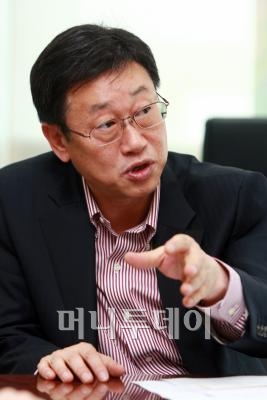 ↑ 심형래 감독과 미국 시장을 타깃으로 '더덤마피아'라는 영화를 제작하고 있다는 이 원장. ⓒ임성균 기자 tjdrbs23@