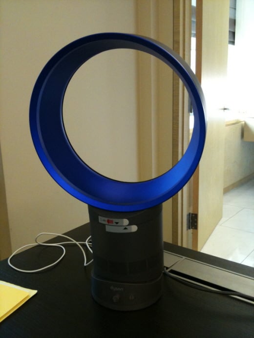 ↑정용진 부회장이 지난 21일 트위터에 올린 '날개없는 선풍기' 제품 사진.