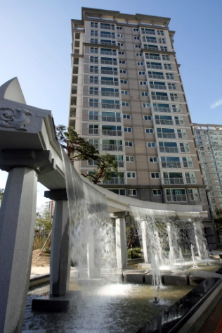 ↑지난해 준공된 경기 의왕시 포일자이 전경ⓒGS건설