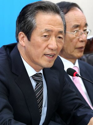 ▲정몽준 한나라당 대표가 3일 오전 서울 여의도 당사에서 열린 중앙선대위 회의에서 6.2 지방선거 결과에 책임을 지고 전격 사퇴 의사를 표명하고 있다.