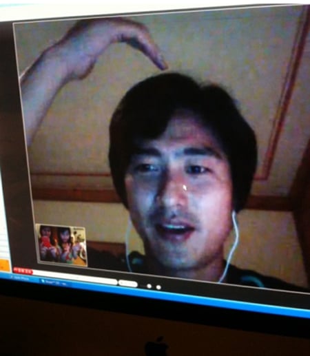 ↑축구선수 안정환(34,다롄스더)의 아내이자 미스코리아 출신 이혜원(31)이 5일 자신의 미니홈피에 안정환의 화상 채팅 사진을 공개했다.ⓒ이혜원 미니홈피