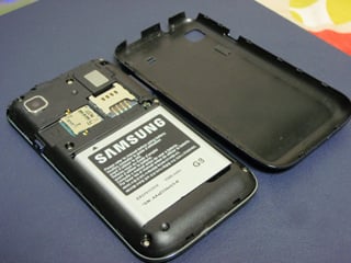 ↑왼쪽이 잠금화면, 오른쪽이 메인메뉴.