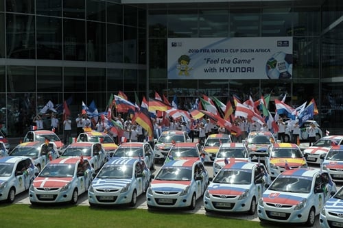 ↑지난 7일 독일 프랑크푸르트 소재 현대차 유럽법인에서 시작된 월드컵 랩핑카(Wrapping Car) 투어 장면.