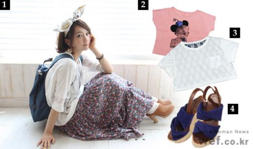 [1.맥시드레스를 박시한 티셔츠와 레이어드해 사랑스러운 룩을 완성했다_그루브마켓, 2.레이어드하기 좋은 핑크컬러 티셔츠_키씨히씨, 3.뒷면이 블랙레이스로 되어있는 반전 티셔츠_키씨히씨, 4.종아리를 늘려주고 발목이 가늘어보이는 웨지힐_도쿄루즈]