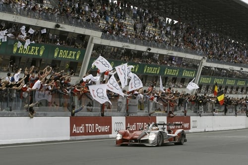 ↑2010 르망24시 레이스서 1~3위를 석원한 아우디 'R15 플러스 TDi'