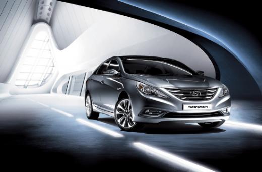 ↑현대자동차는 오는 15일부터 연비와 소음·진동 성능(NVH) 향상과 함께 편의사양이 강화된 '쏘나타 2011년형' 모델을 판매한다.