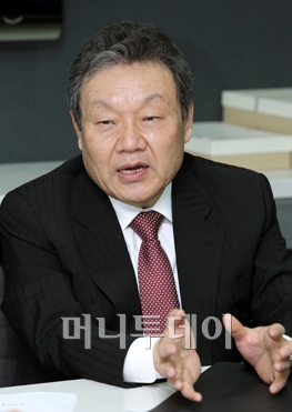 ▲어윤대 국가브랜드위원회 위원장. 사진=유동일 기자