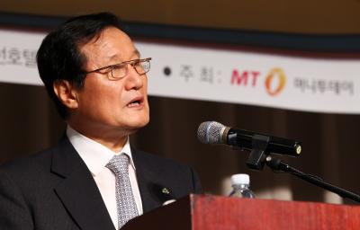 18일 오전 서울 소공동 웨스틴조선호텔에서 머니투데이 오프라인신문 창간9주년 기념 윤증현 기획재정부 장관 초청 오찬강연회가 열리고 있다. 사진=이명근 기자