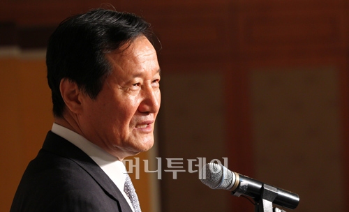 18일 오전 서울 소공동 웨스틴조선호텔에서 머니투데이 오프라인신문 창간9주년 기념 윤증현 기획재정부 장관 초청 오찬강연회가 열렸다. /사진=이명근기자