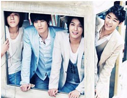 ↑ 올 2월 히트곡 '외톨이야'가 인디밴드 와이낫의 '파랑새'를 표절했다는 의혹이 제기된 아이돌 밴드 씨엔블루. [FNC 뮤직 제공]