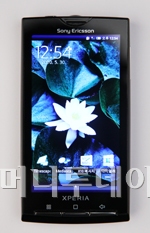 소니 엑스페리아 X10. /사진=유동일 기자.