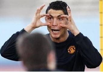 ↑훈련 중 우스꽝스런 표정을 짓는 호날두