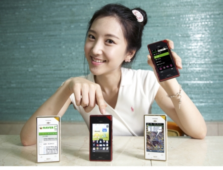 ↑팬택이 LG텔레콤 전용으로 선보인 유무선통합(FMC)폰 '웹파이'(IM-U620L).